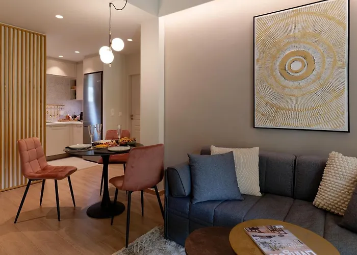 Acropolis Deluxe 1Br Apartment