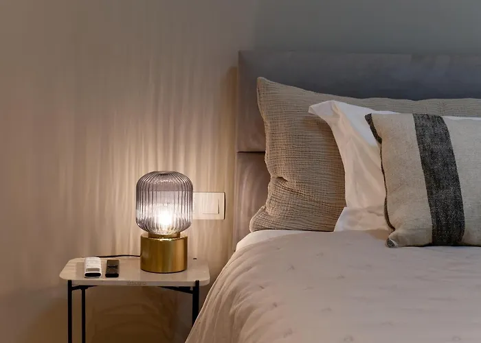 Acropolis Deluxe 1Br Apartment