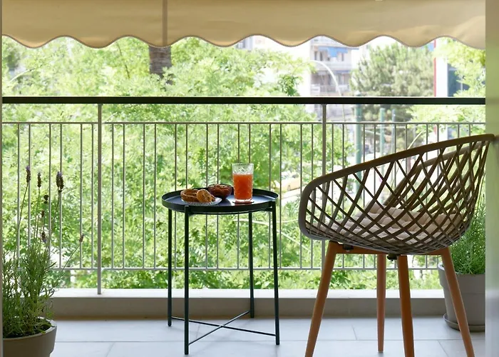Acropolis Deluxe 1Br Apartment